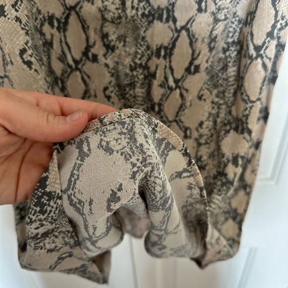 ‼️ Snake print American eagle skirt  (included in BOGO 50% off) - Picture 4 of 4